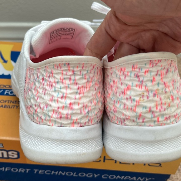 Skechers White Go Walk Sneakers Hands Free Slip-Ins 6.5 - Picture 3 of 7